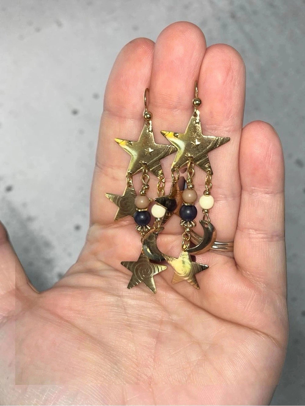 80s Star Charm Dangle Earrings in Gold